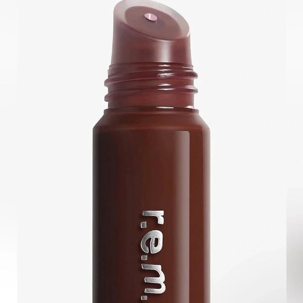 R.e.m. Beauty On Your Collar Plumping Lip Gloss, ROLL-UP, 0.28 fl oz